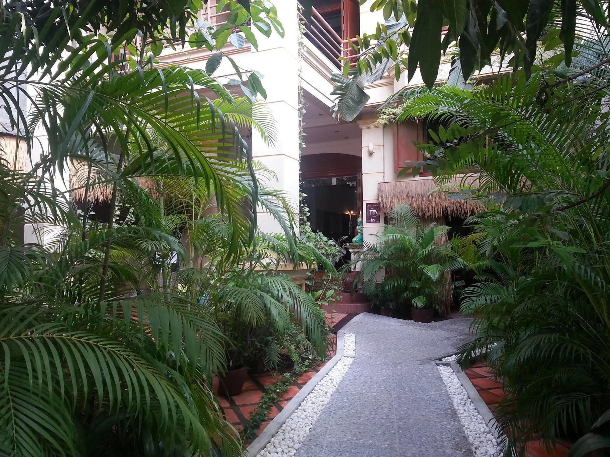 Alibi Guesthouse พนมเปญ ภายนอก รูปภาพ