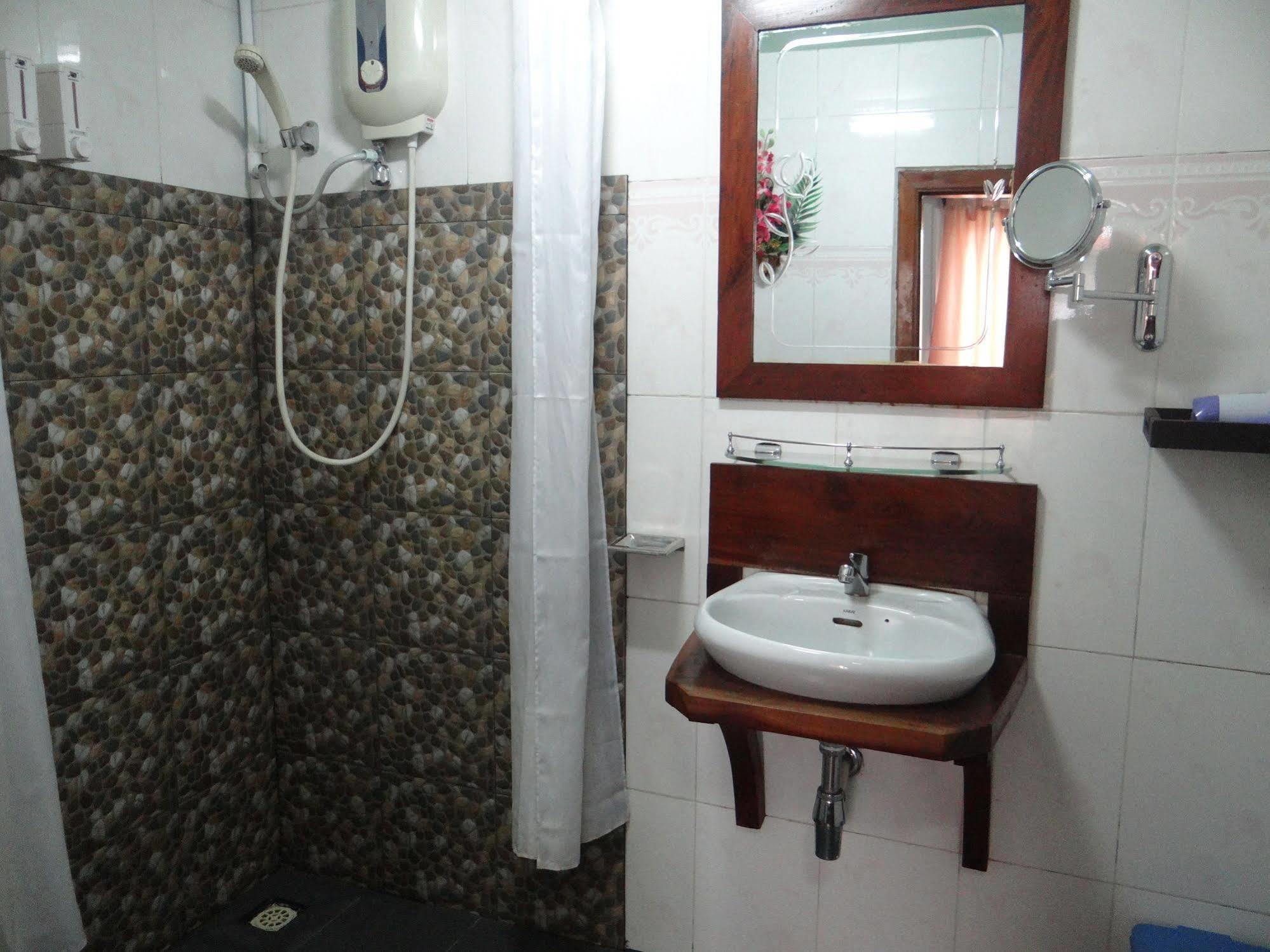 Alibi Guesthouse พนมเปญ ภายนอก รูปภาพ