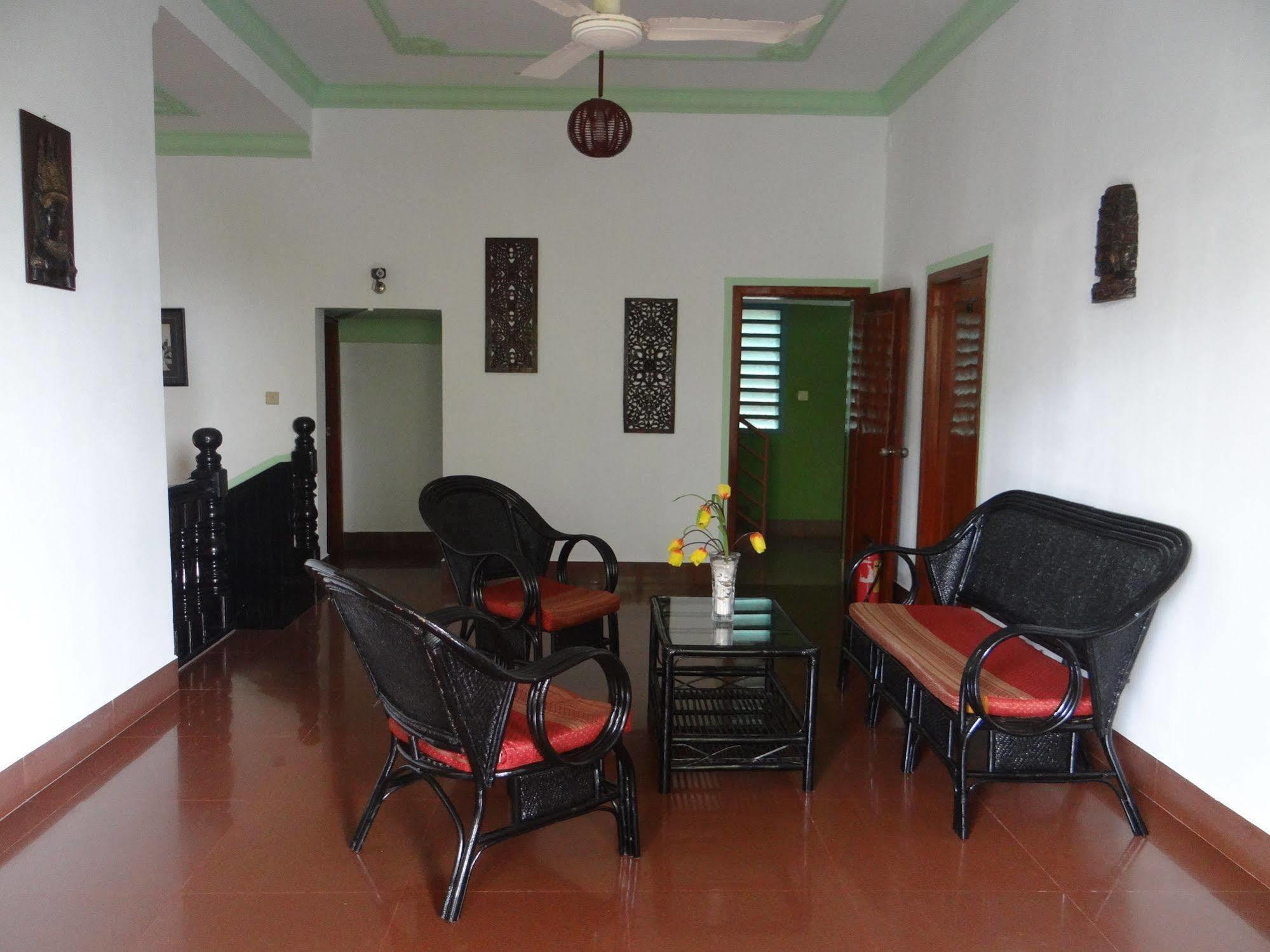 Alibi Guesthouse พนมเปญ ภายนอก รูปภาพ